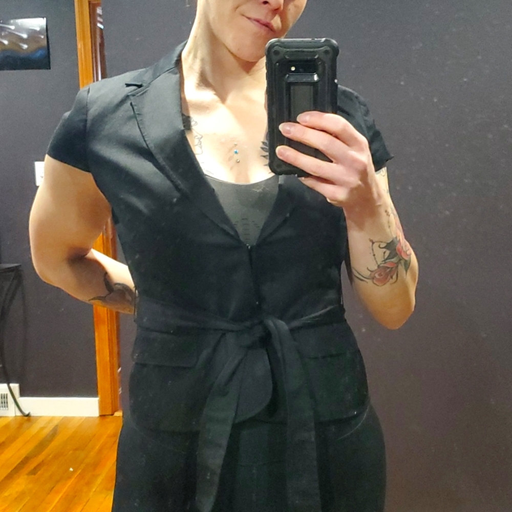 Short sleeve tie waist blazer top